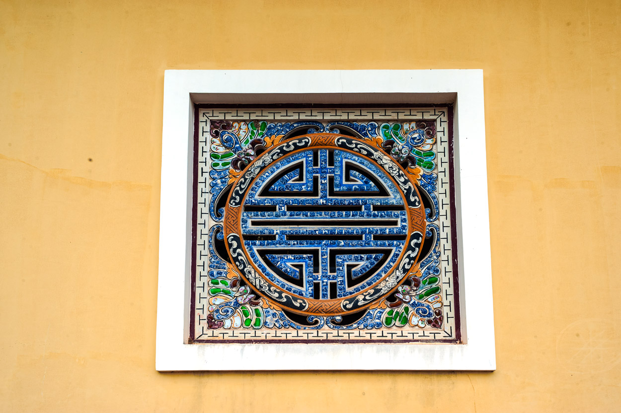 A decorative window are with a Chinese motif inside the Purple Forbidden City in Hue.